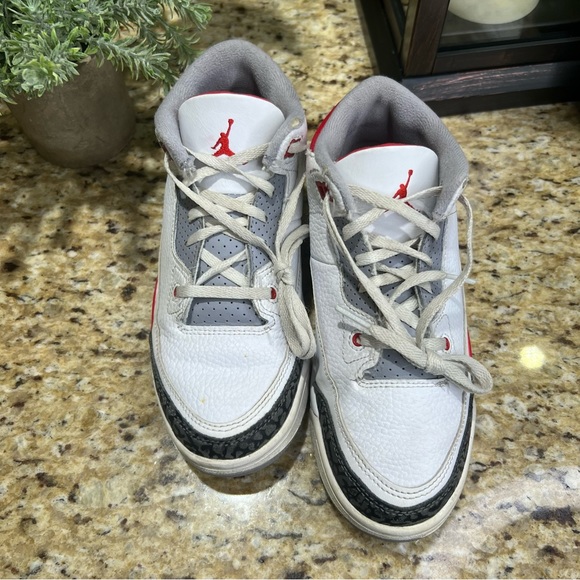 Air Jordan 3 Retro Fire Red 2022 Sneakers 2.5Y - Picture 5 of 9